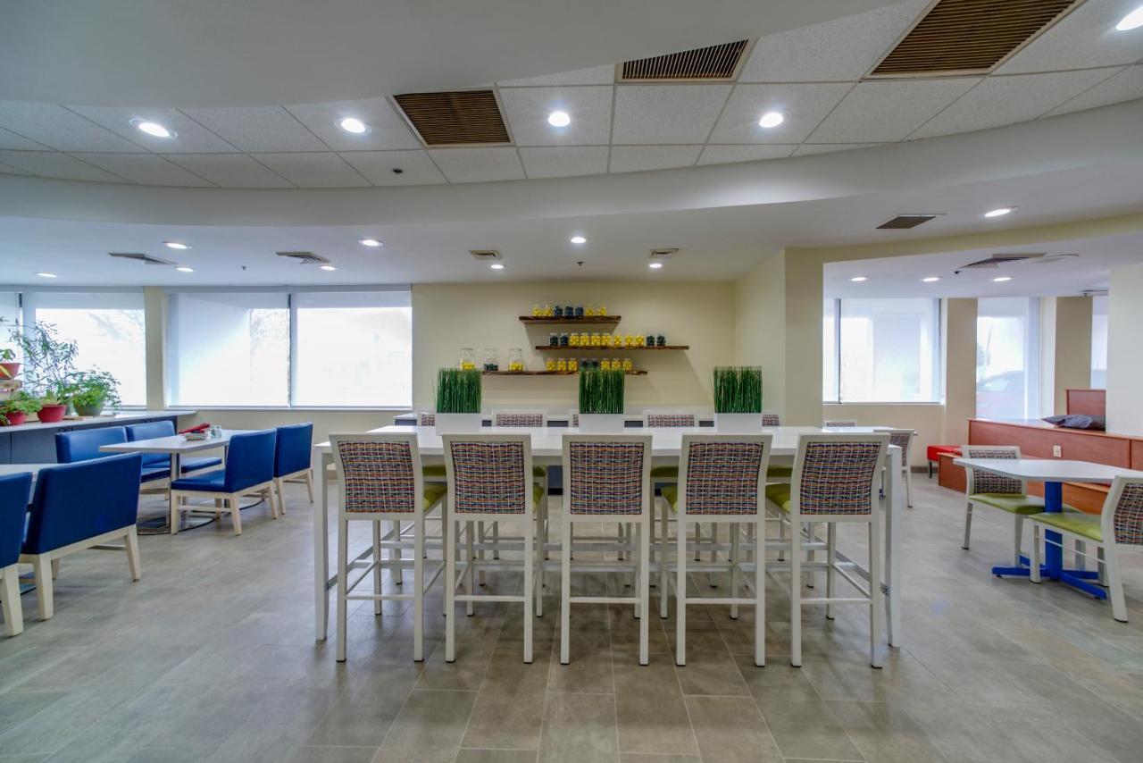 Woodson Terrace Saint Louis Airport Hotel מראה חיצוני תמונה